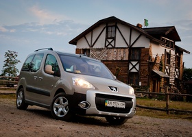 Первый тест-драйв Peugeot Partner Tepee — семейный «каблучок» 