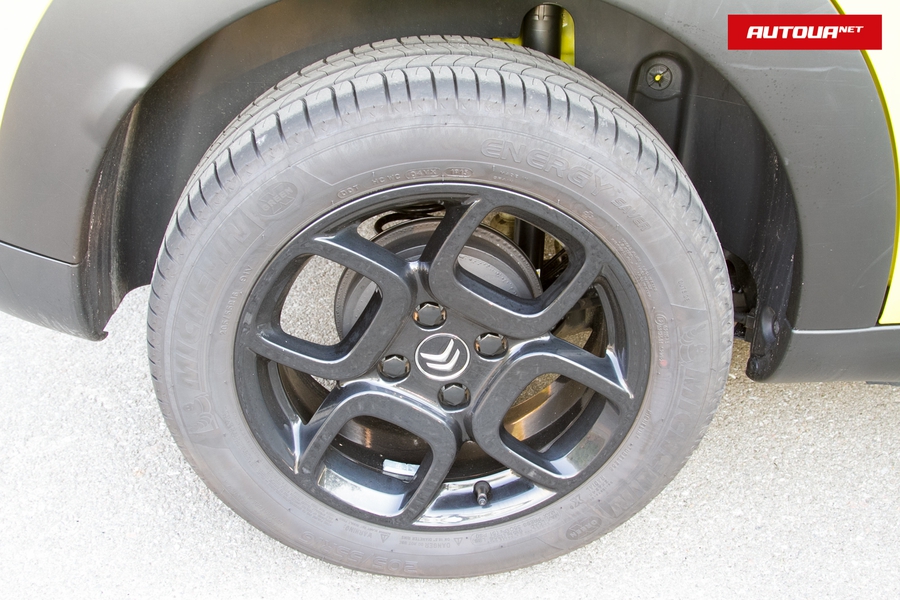 Оригинальность даже в колесных дисках - эти 205/55 R16 дизайна Square Noire стоят 11 100 грн. Citroen C4 Cactus