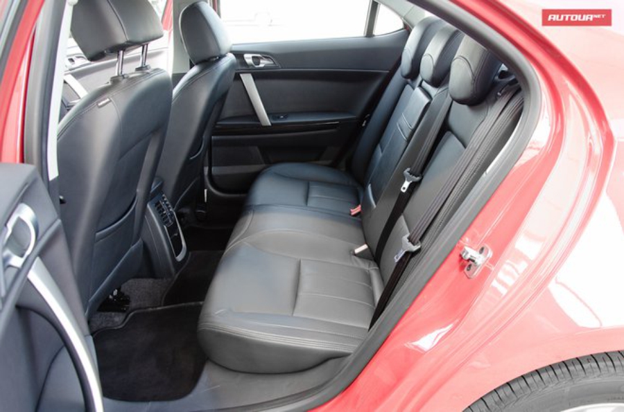 Тест-драйв MG 550 интерьер задний ряд сидений