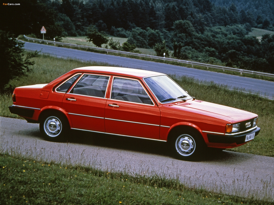 Второе поколение Audi 80 (B2) выпускали с 1978 по 1986 годы. Из линейки кузовов исчез универсал, зато над внешностью седанов работал талантливый Джорджетто Джуджаро. Помимо бензиновых двигателей объемом от 1.3 (55 л.с.) до 1.8 (110 л.с.) в 1980 году предложили атмосферный дизельный мотор 1.6 мощностью всего 54 л.с. В 1982 году появилась первая серийная полноприводная Audi 80 quattro с двигателем 2.1 (136 л.с.). В 1984 году произошел рестайлинг и появилась Audi 90, которая отличалась от 80-ки пятицилиндровым бензиновым мотором 1.9 (115 л.с.). Audi