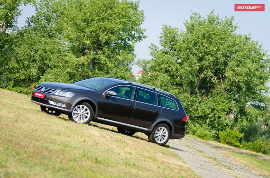 Тест-драйв Volkswagen Passat Alltrack вид сбоку