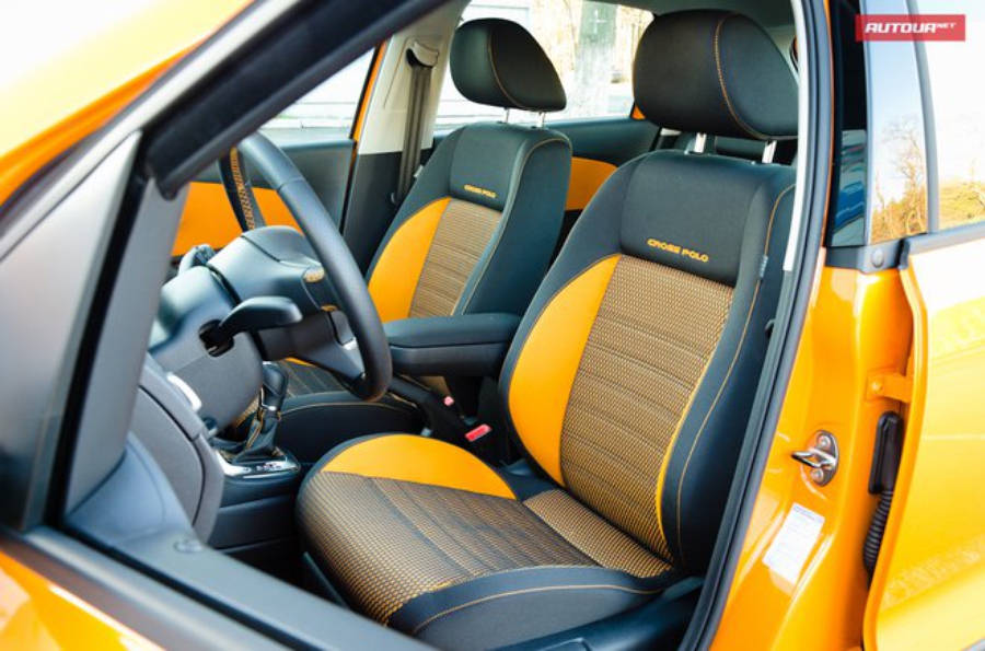 Тест-драйв Volkswagen CrossPolo (Фольксваген Кросс Поло) интерьер кресло водителя