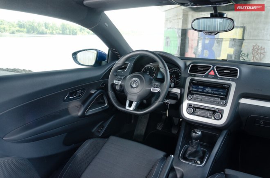 Сравнительный Citroen DS4 vs Volkswagen Scirocco, Vokkswagen салон
