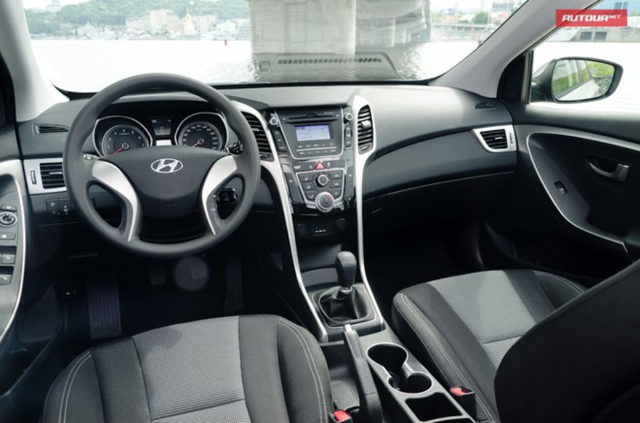 Hyundai i30 2012 тест-драйв интерьер