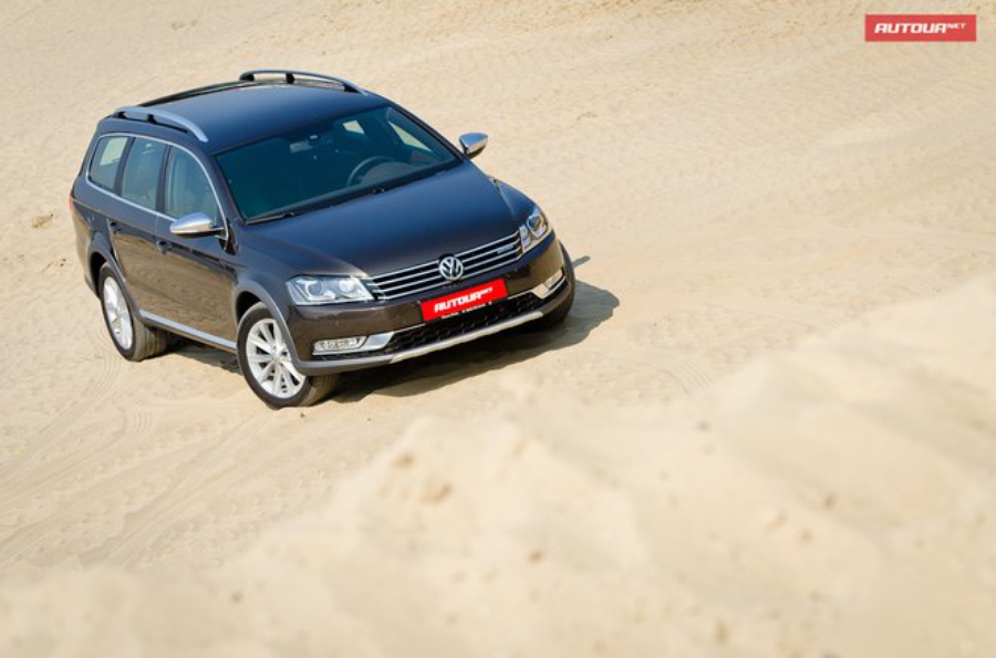Тест-драйв Volkswagen Passat Alltrack три четверти сверху