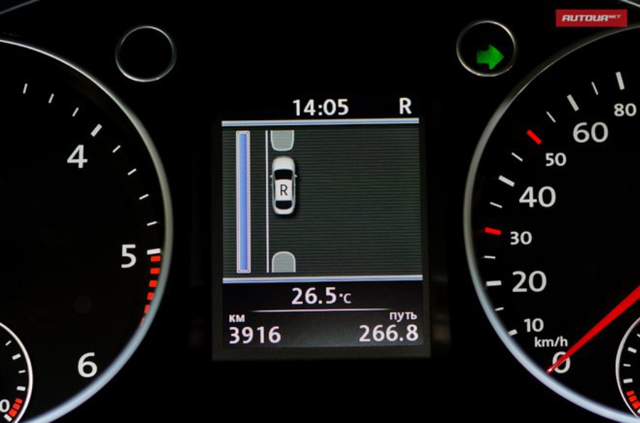 Тест-драйв Volkswagen CC (Фольксваген CC) интерьер экран парковка