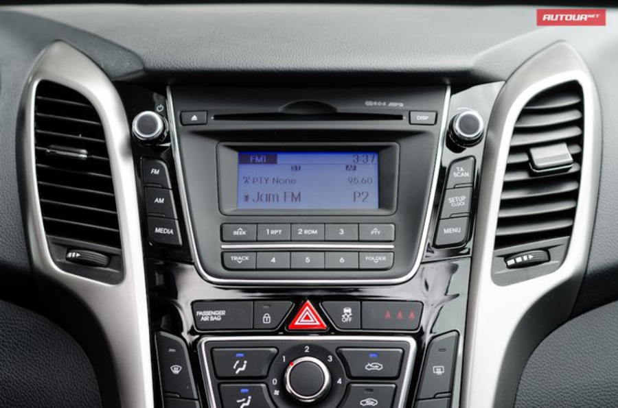 Hyundai i30 2012 тест-драйв интерьер магнитола