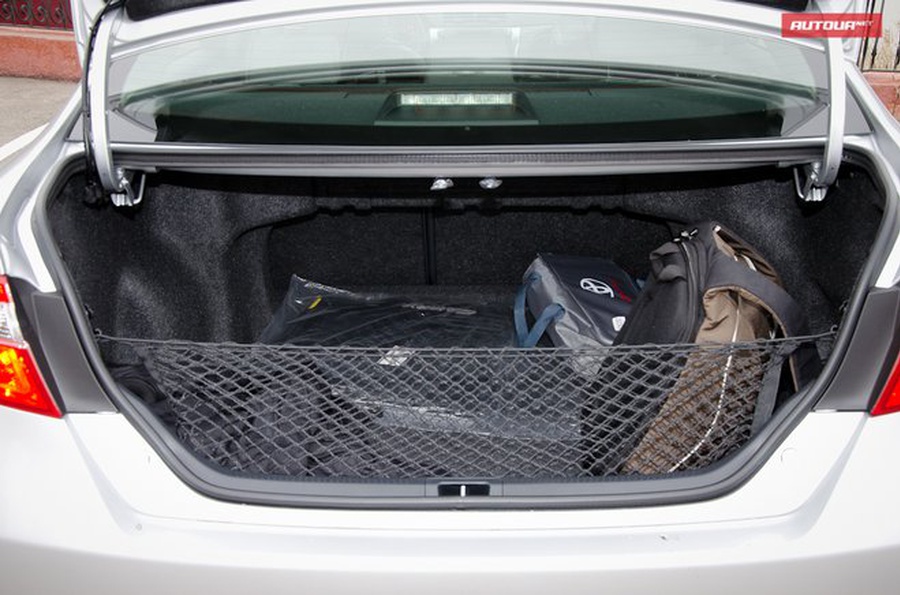 Тест-драйв Toyota Camry (Тойота Камри) багажник