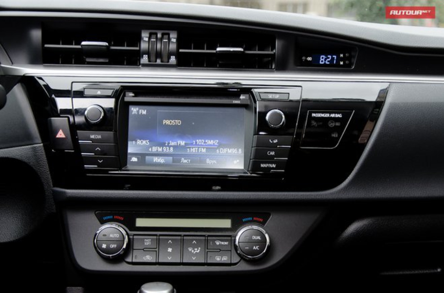 Toyota Corolla 2014 интерьер